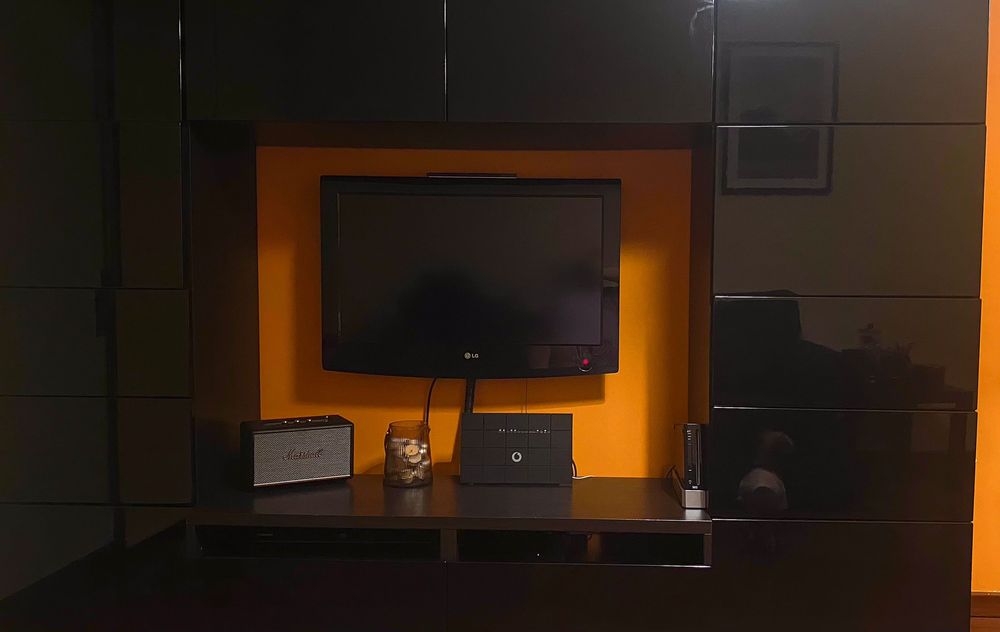Móvel Ikea Preto para televisão e arrumação