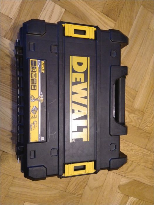 Wiertarka Wkrętarka Dewalt DCD795 aku 2x2Ah rok 2023 udar
