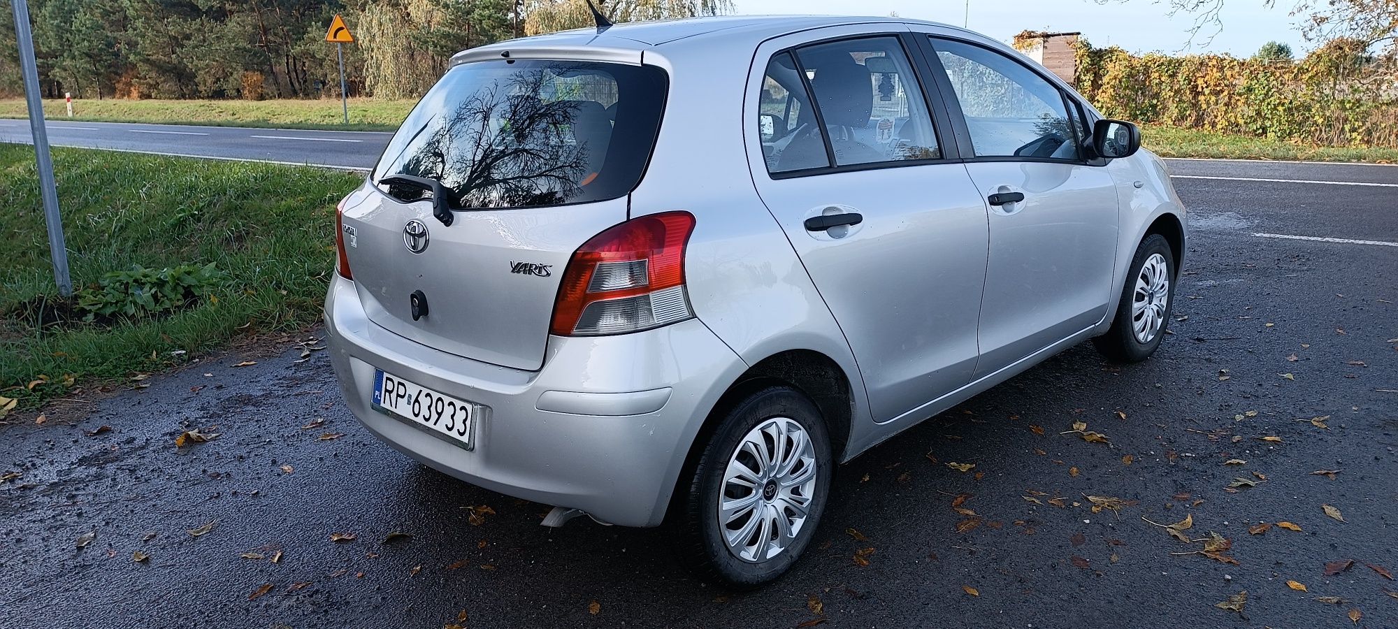 Toyota Yaris 1.0 2011r 5d klimatyzacja centralny el.szyby