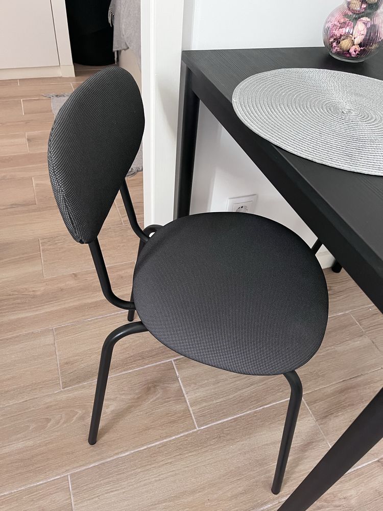 Mesa + cadeiras + accesorios