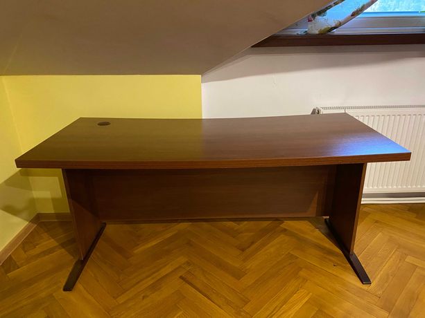 Biurko drewniane w bardzo dobrym stanie