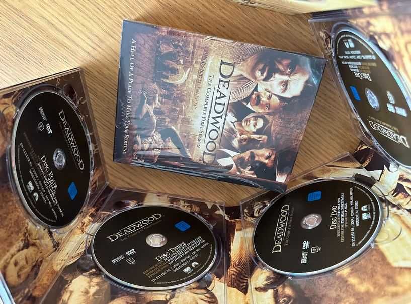 Deadwood - kompletny sezon 1 - (4 DVD)