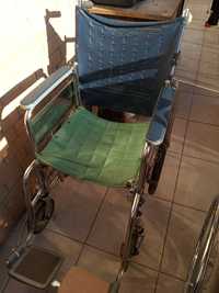 Крісло-каталка або інвалідний візок