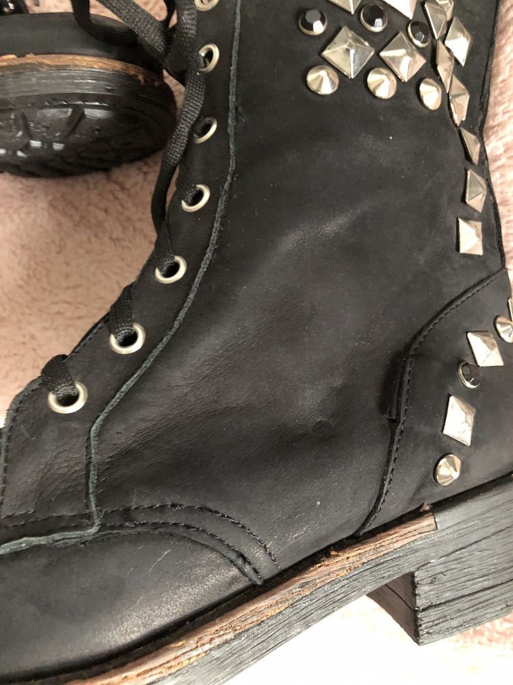 Buty botki Ovyé z ćwiekami rozmiar 36