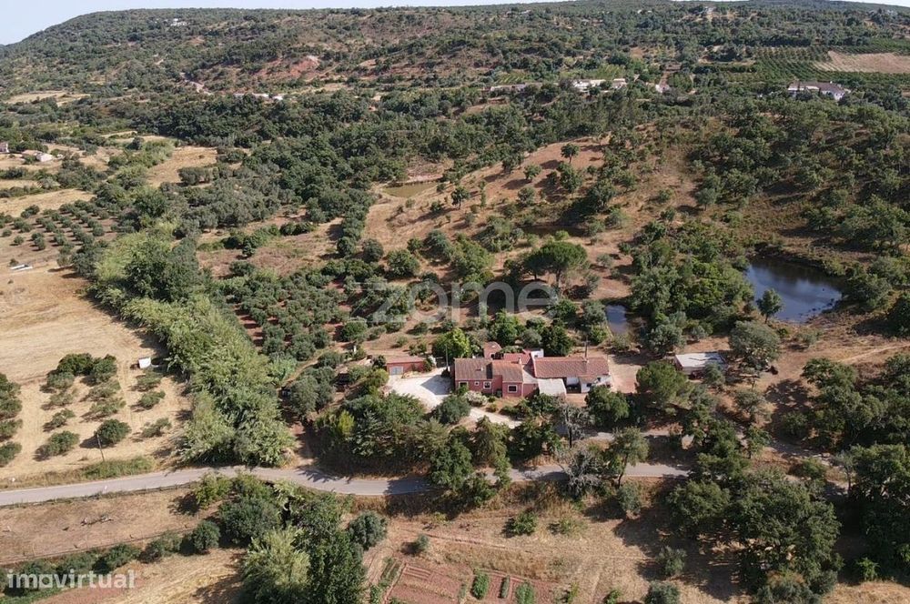 Fantástica Quinta + Comércio em Alte, inserida num lote c/ 6.850m2