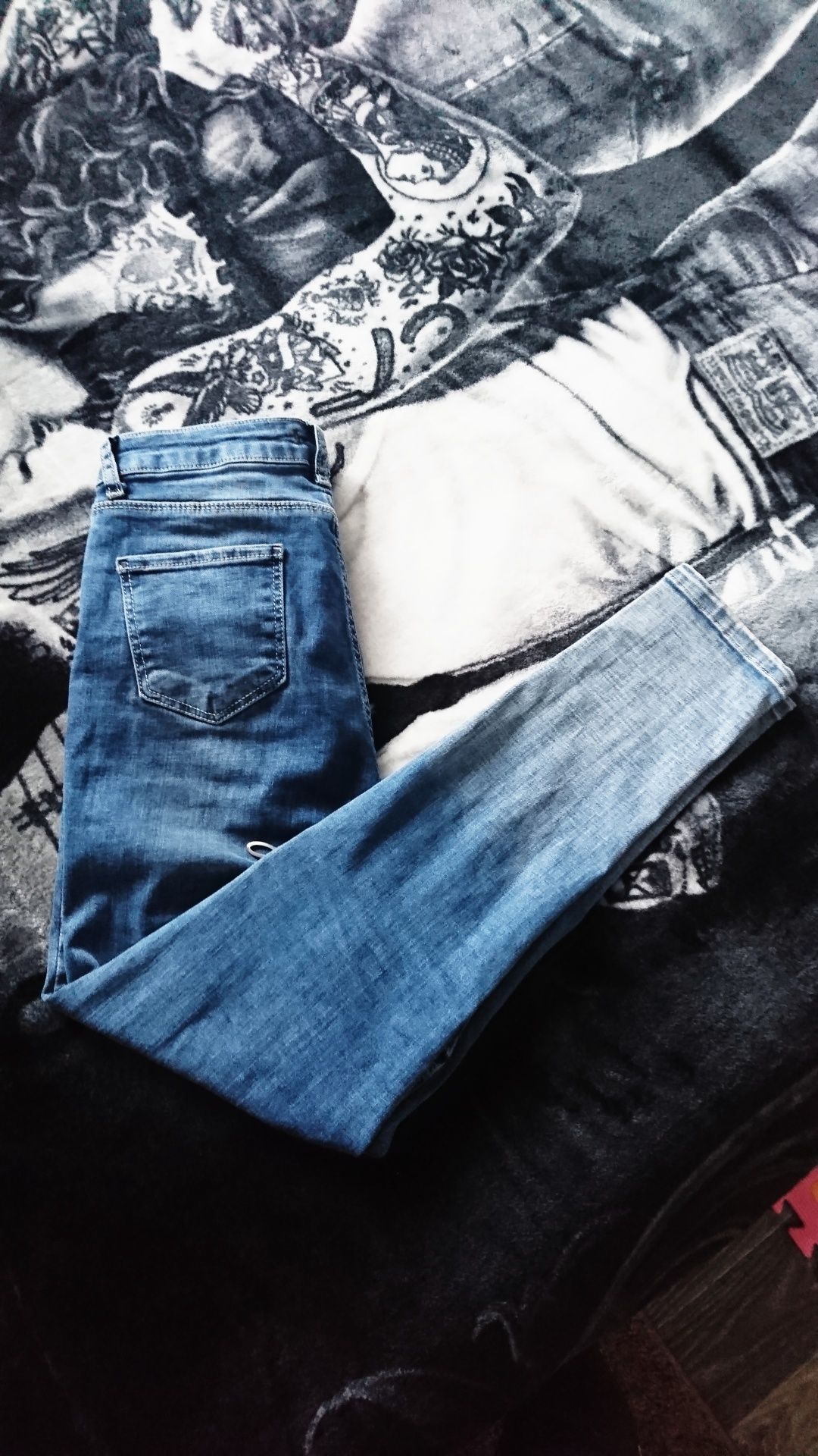 Крутые джинсы 27 размер (М-L) недорого. Высокая посадка