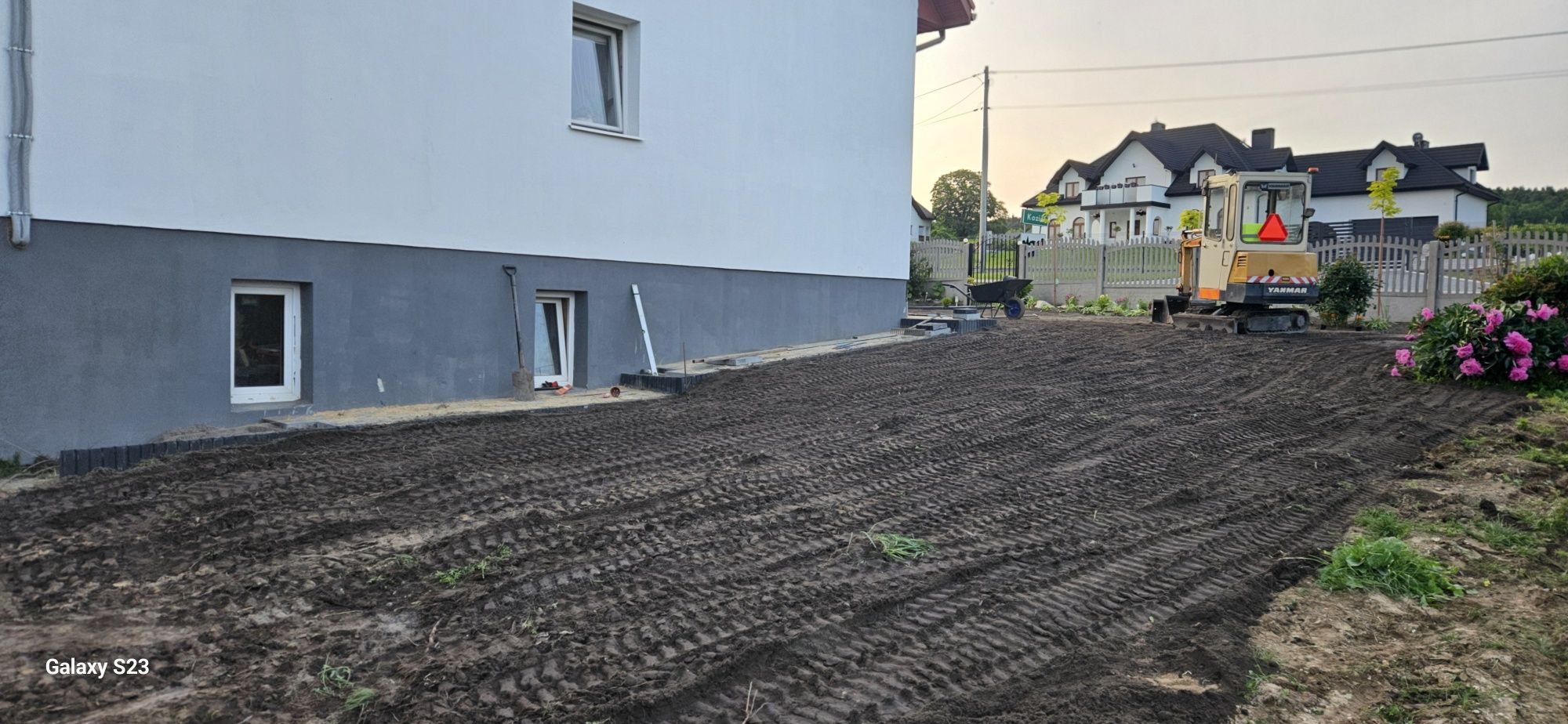 Minikoparka usługi prace ziemne ogrodowe glebogryzarka niwelacja teren
