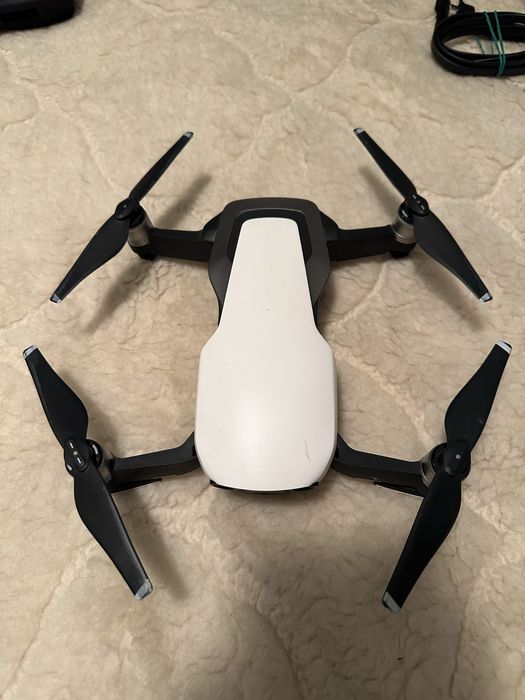 Квадрокоптер дрон DJI Mavic Air More Combo Arctic White