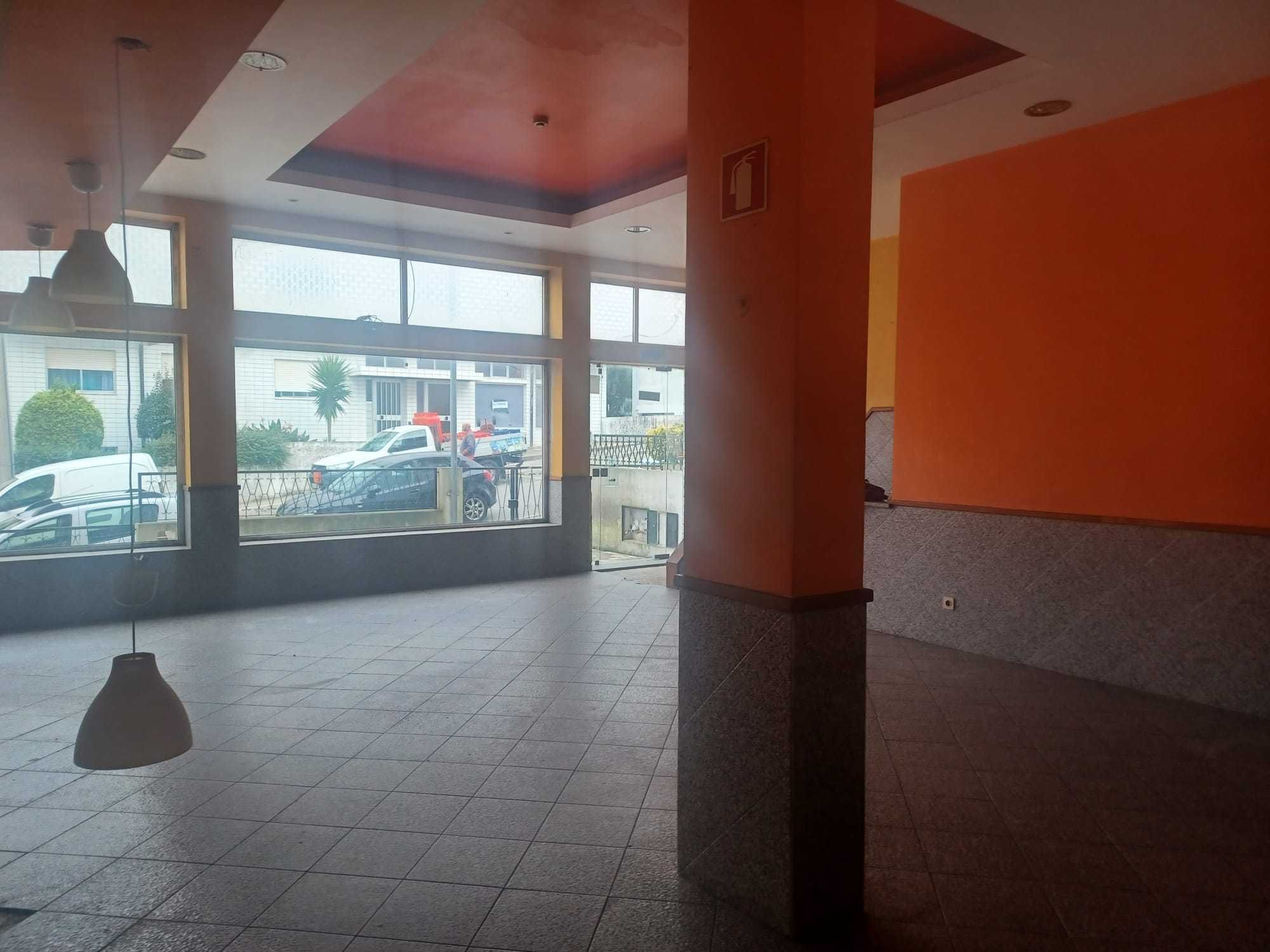 Espaço Comercial para arrendar em Alfena