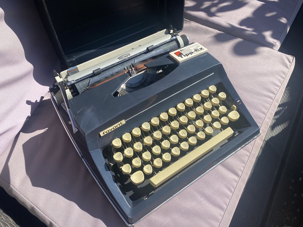 Maszyna do pisania TRIUMPH Favorit z lat 70 z futerałem SPRAWNA