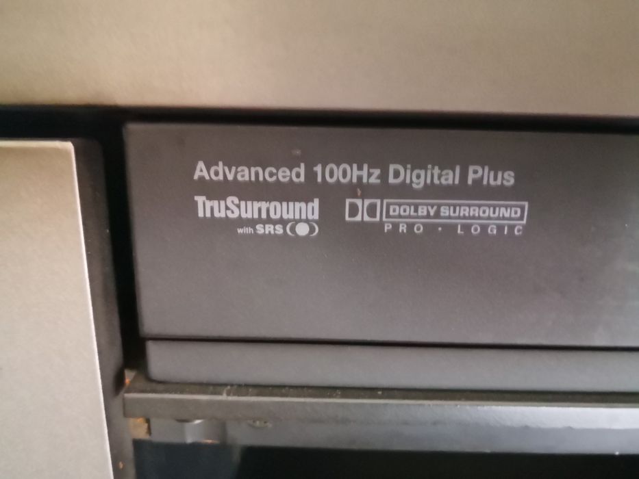 Televisor Sony 32 polegadas com móvel e colunas surround