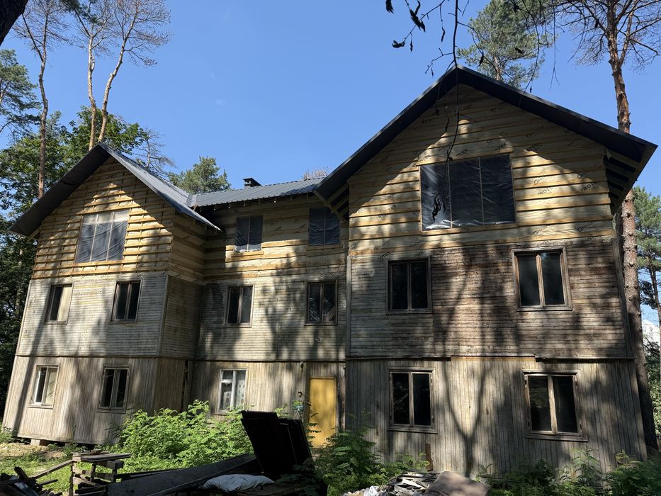 Супер пропозиція в мальовничому місці з видом на річку (перша лінія)