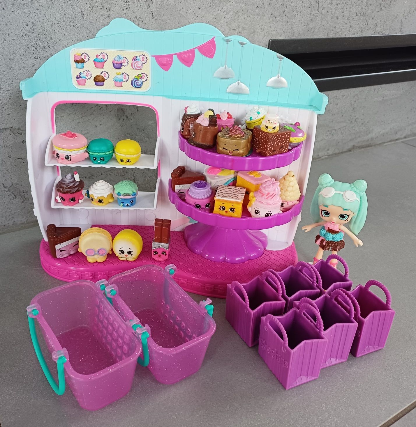 Shopkins Moose Cupcake Queen Cafe laleczka + figurki