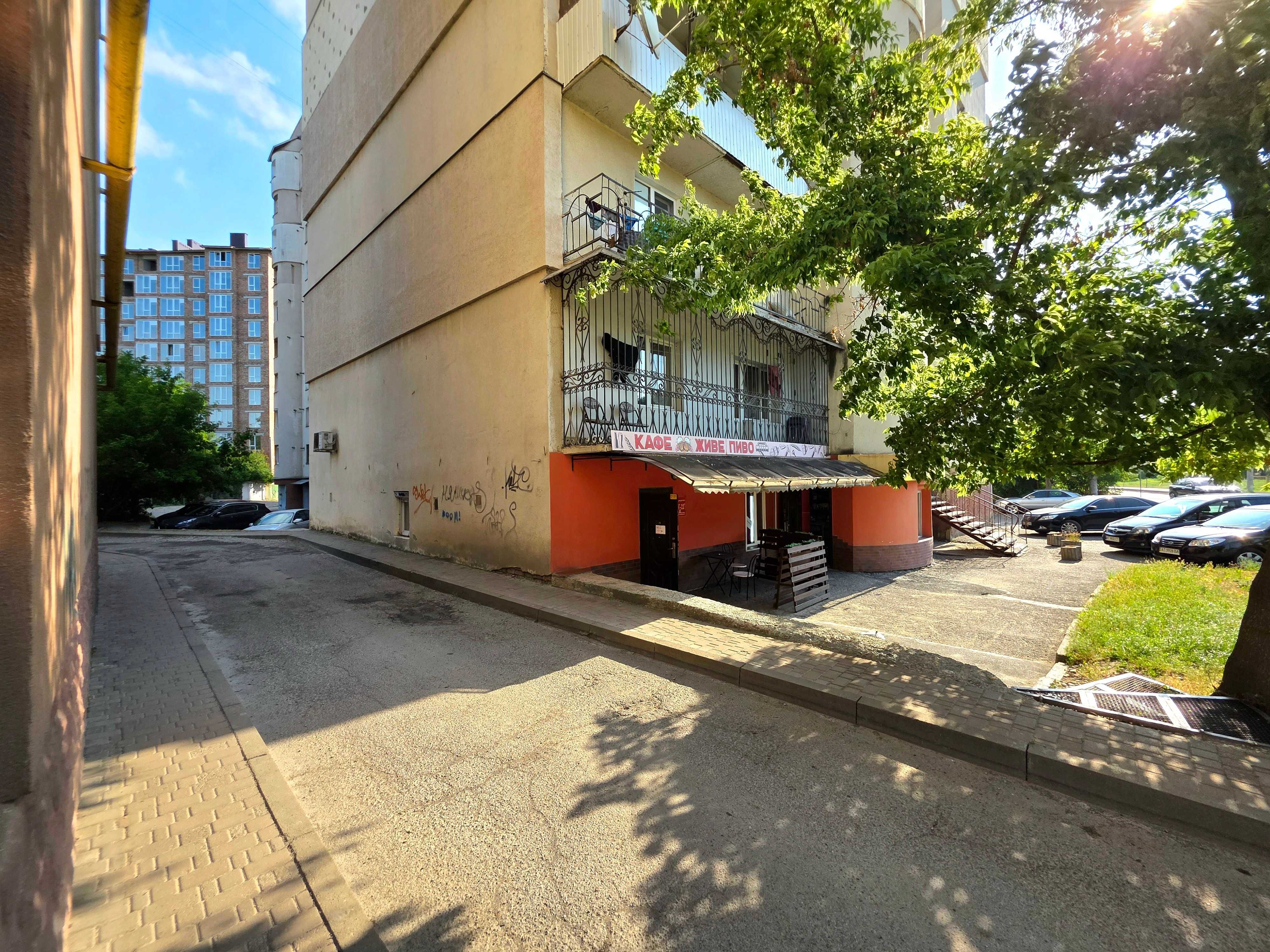Фасадне комерційне приміщення біля Обласної лікарні, вул. Пасічна