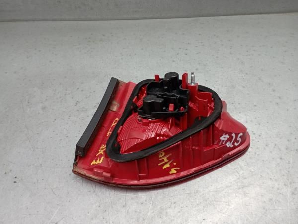 Farolim da mala direito SEAT Exeo (3R2)