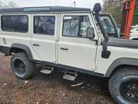 Land Rover Defender niski przebieg