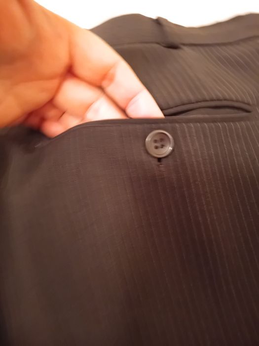 Calças de fato pretas as riscas brancas