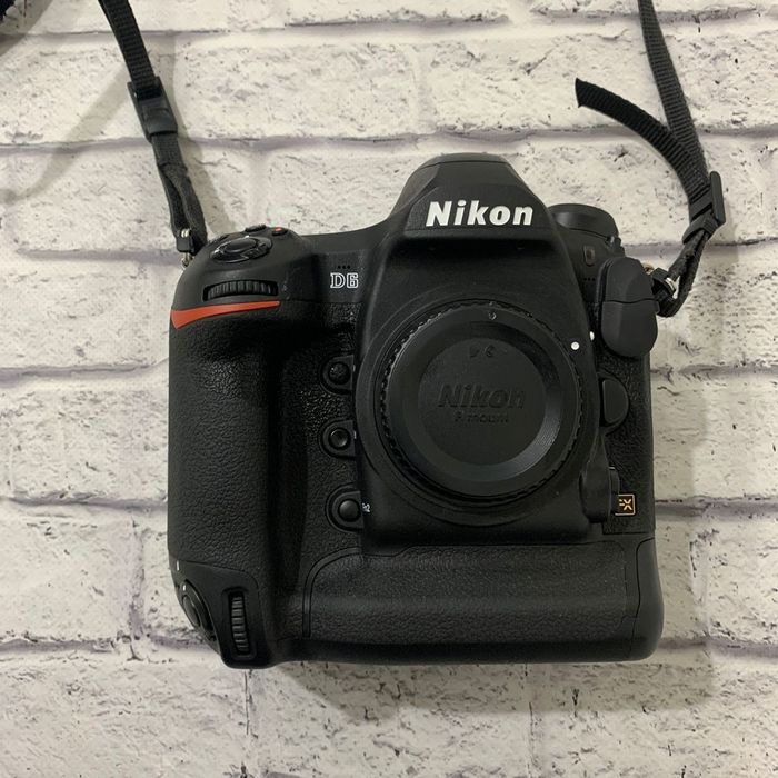 Nikon D6 Body.            .