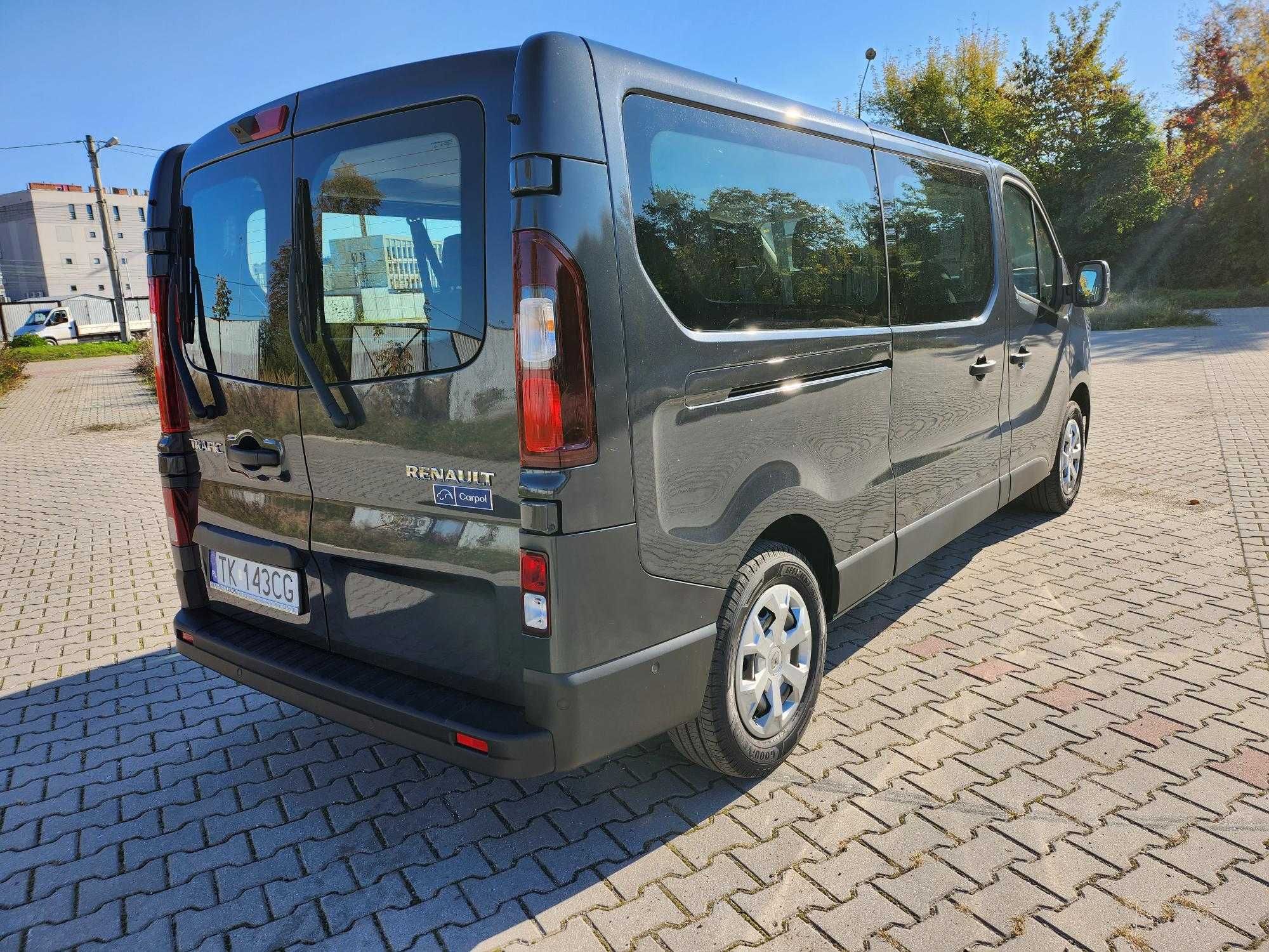 Wynajem busa Renault Trafic, bogate wyposażenie, nowy, 9 osobowy