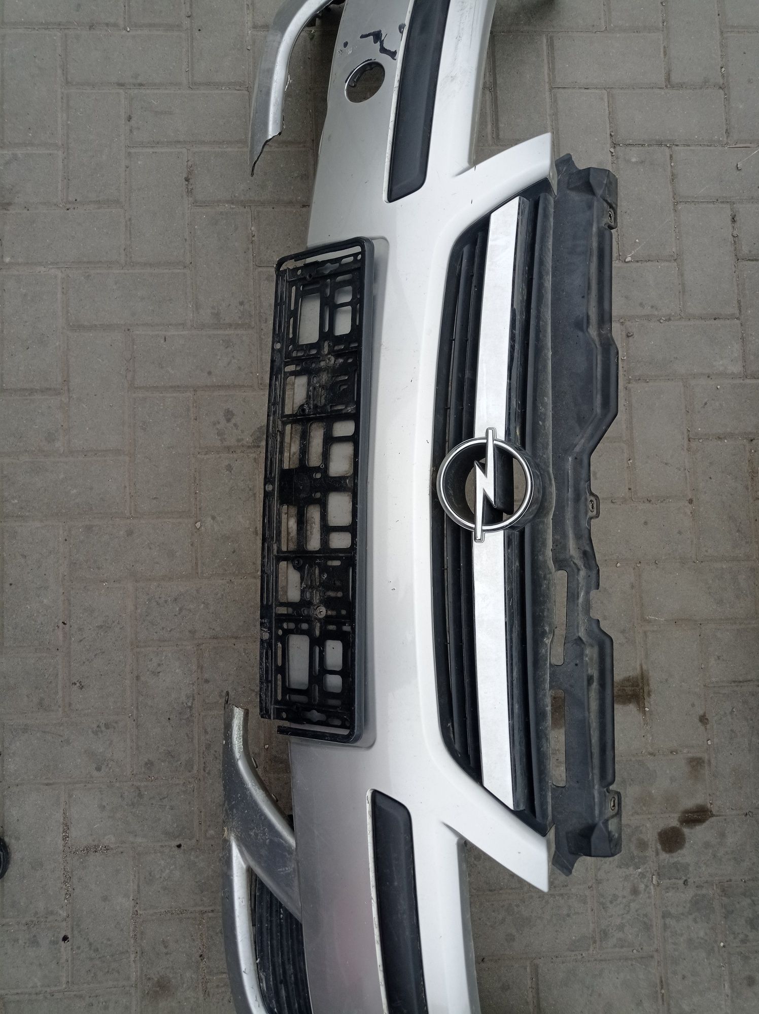 Zderzak przód opel corsa c 1.0 benzyna kod z157
