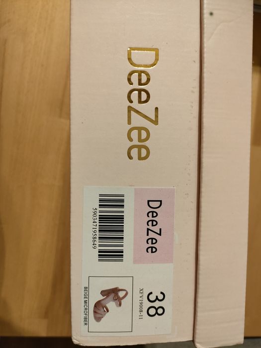Piękne beżowe sandały DeeZee, rozm.38