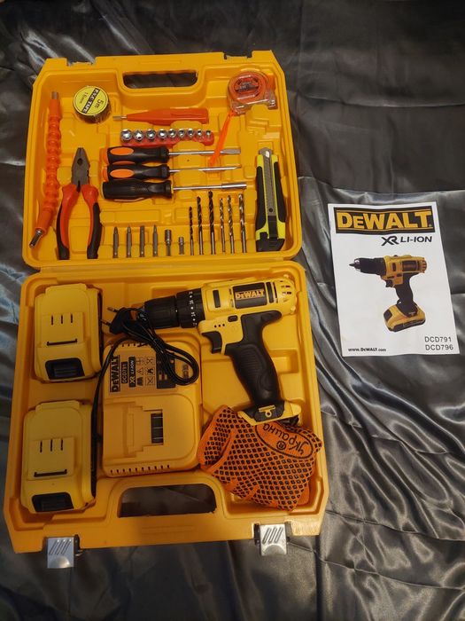 Шуруповерт набор инструментов DEWALT