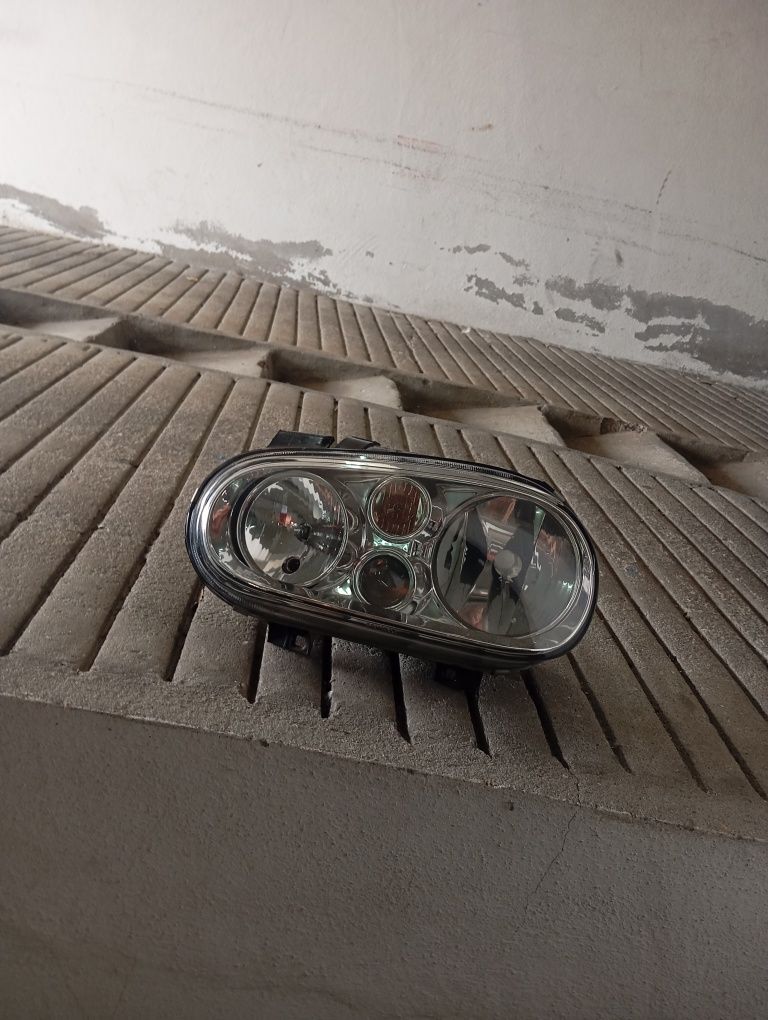 Farol do lado esquerdo da frente Golf 4