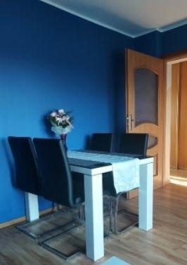 Sprzedam stół z krzesłami