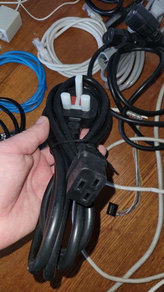 Продам сетевые шнуры, VGA кабели и другие
