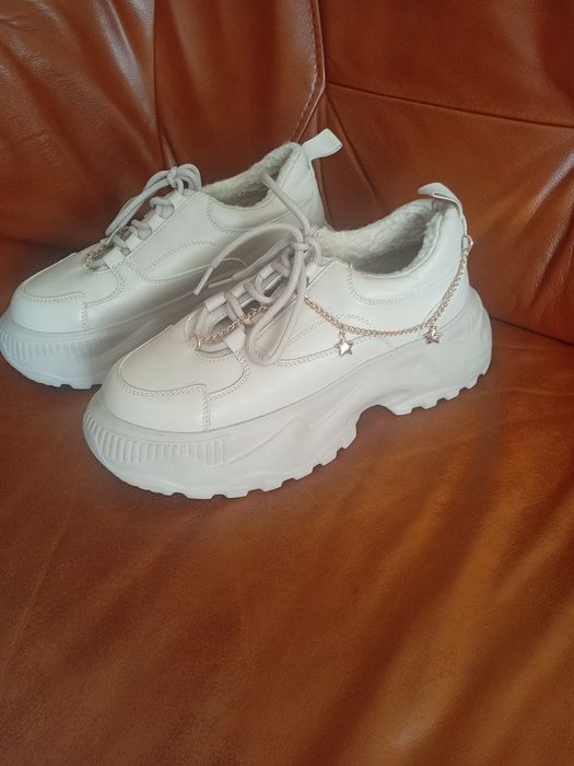 Sneakersy na platformie