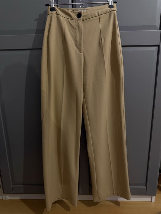 Beżowe garniturowe spodnie