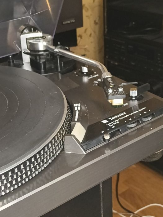 Проигрыватель винила Tehnics SL 1900
