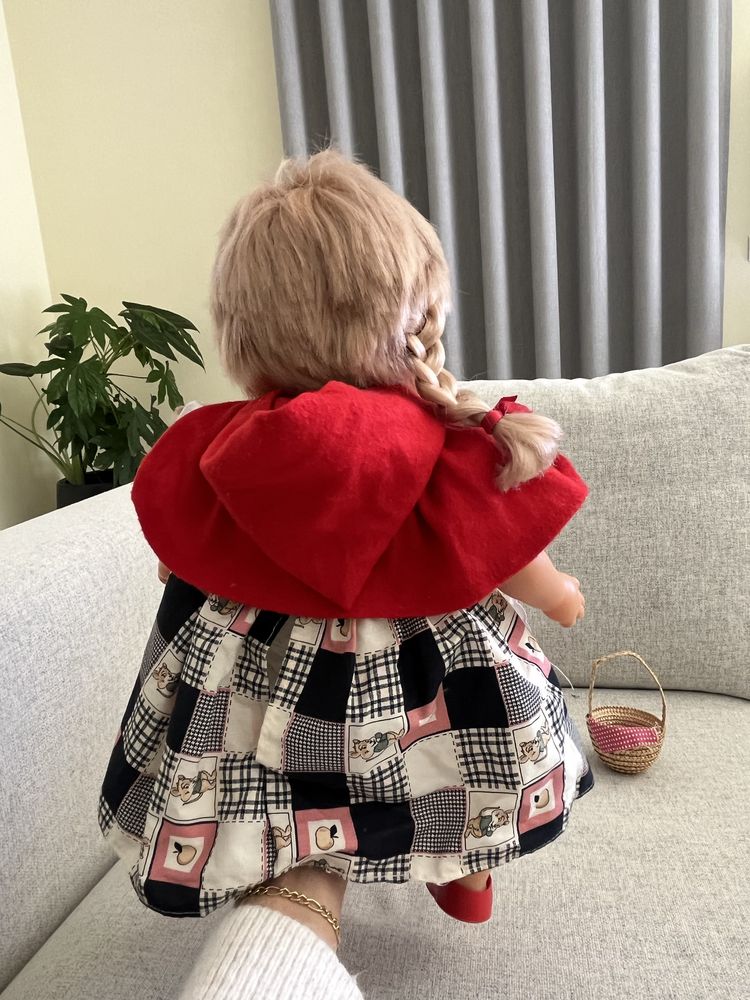Capuchinho vermelho com cesto