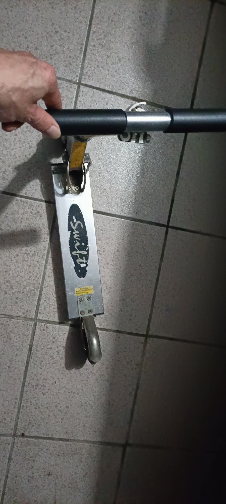 Trotinete em alumínio vendo por falta de Uso