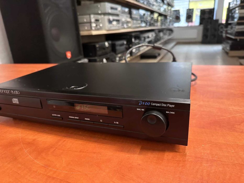 Odtwarzacz CD Cambridge Audio D 100