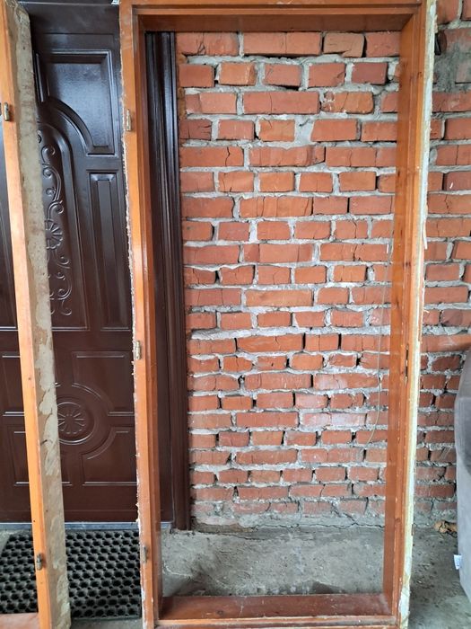 Двоє міжкімнатних двереї