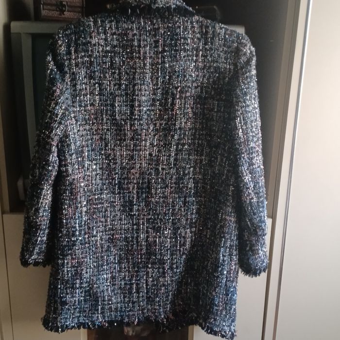 Продам стильный пиджак, её подошло по размеру.