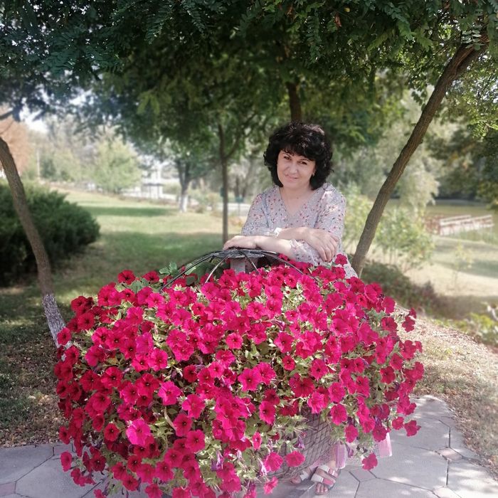 Предлагаю услуги няни, сиделки, помощницы, по уборке различного вида.