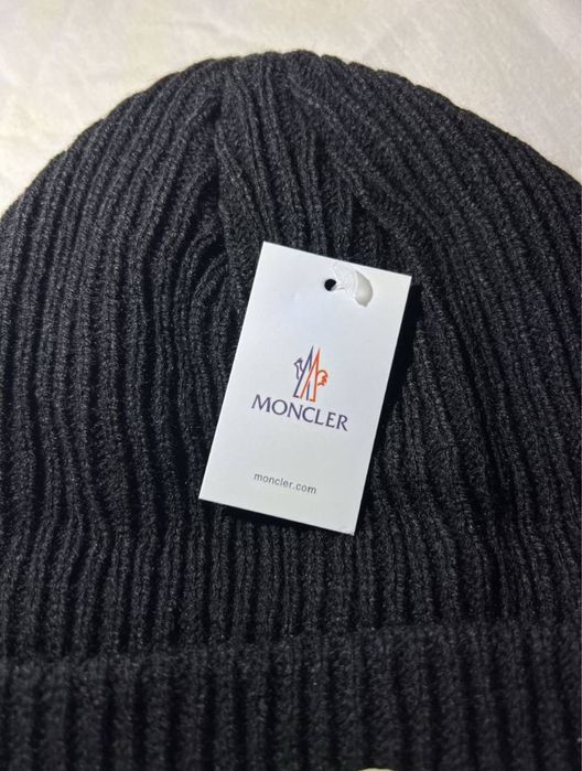 Nowa czapka Moncler