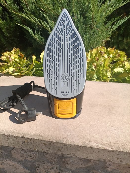 Продам утюг електричний.