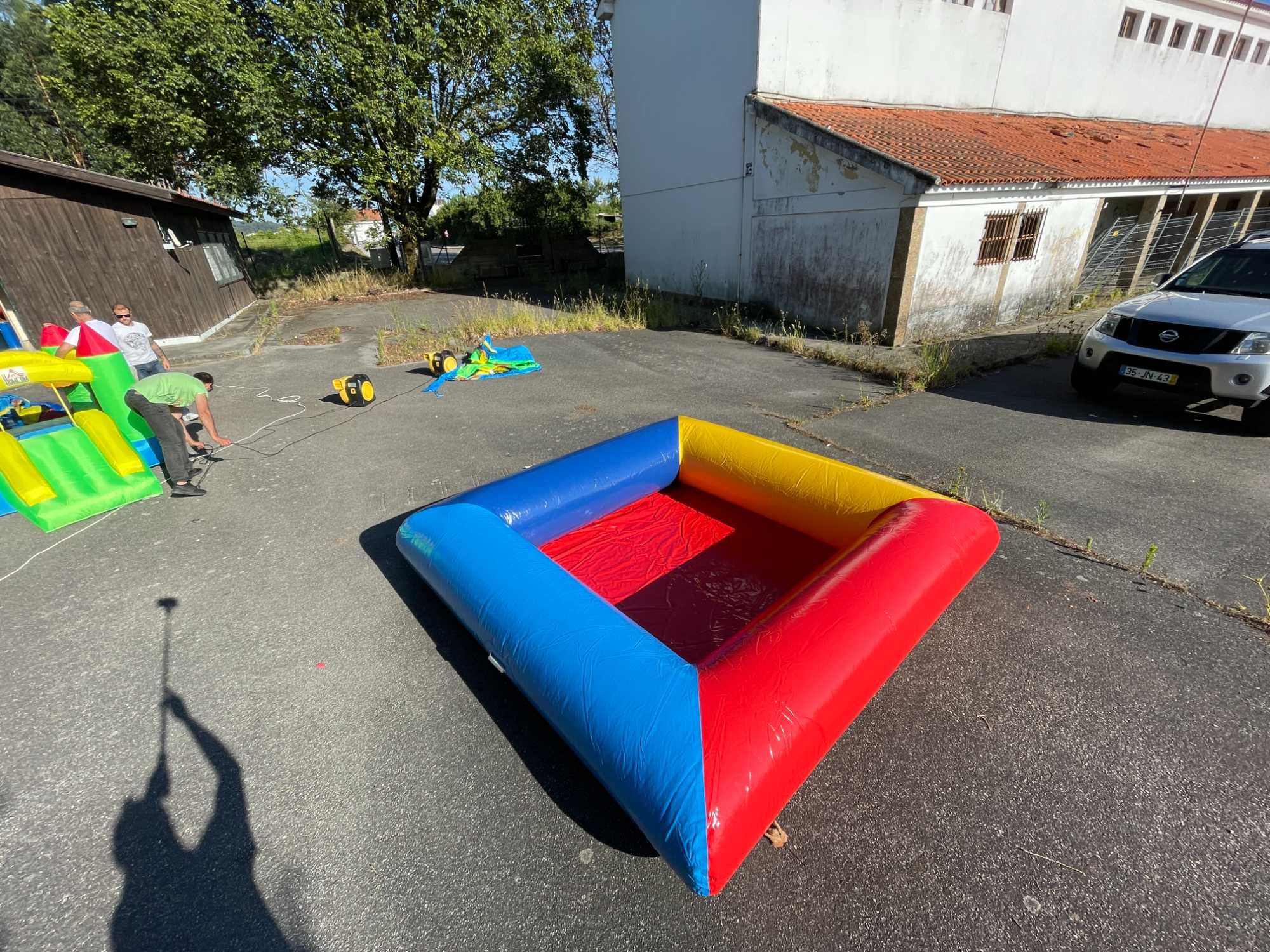 Piscina de Bolas ou água