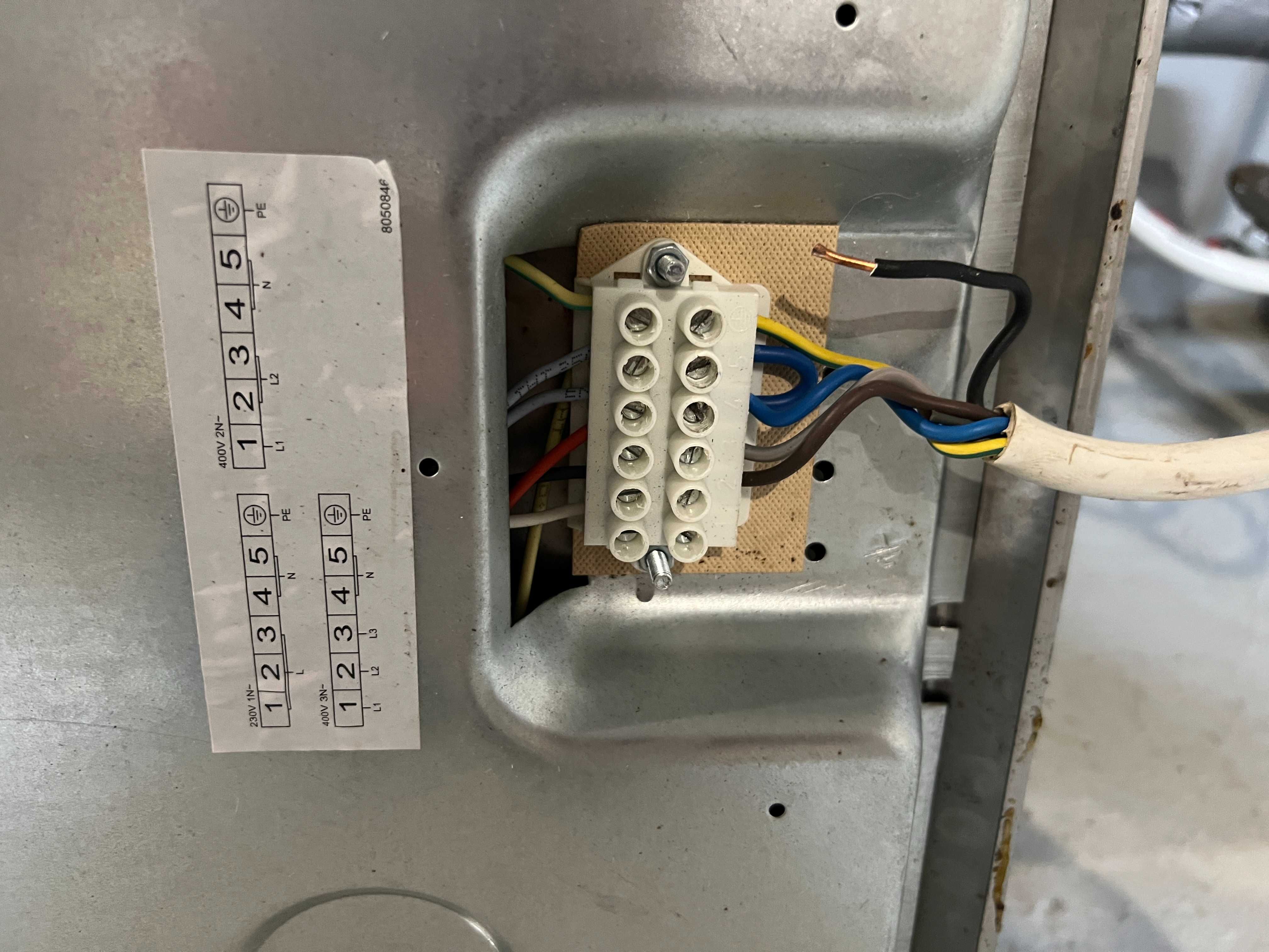 Płyta elektryczna Amica z 4 żeliwnymi polami grzejnymi