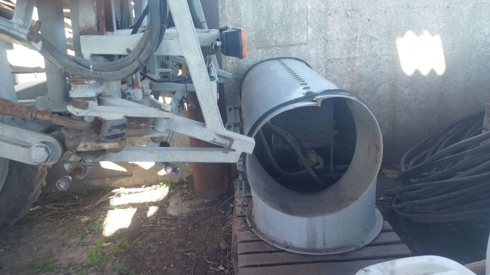 Оприскувач UNIGREEN CAMPO, об'єм 3 куба, шир. 28 м, електроніка, 2011