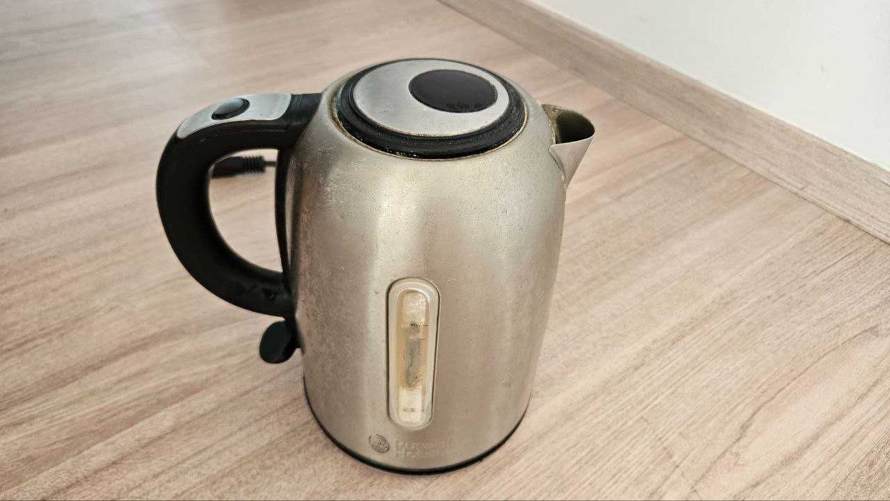 Czajnik RUSSELL HOBBS 1.7 litra (uszkodzony)