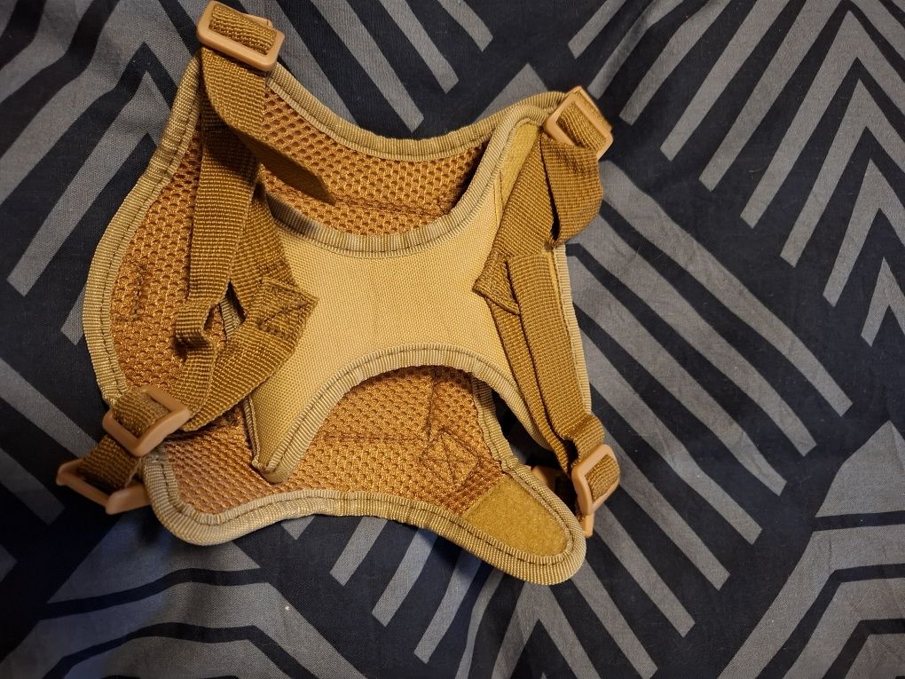 Peitorais para gato ou cão pequeno . 10€ cada um
