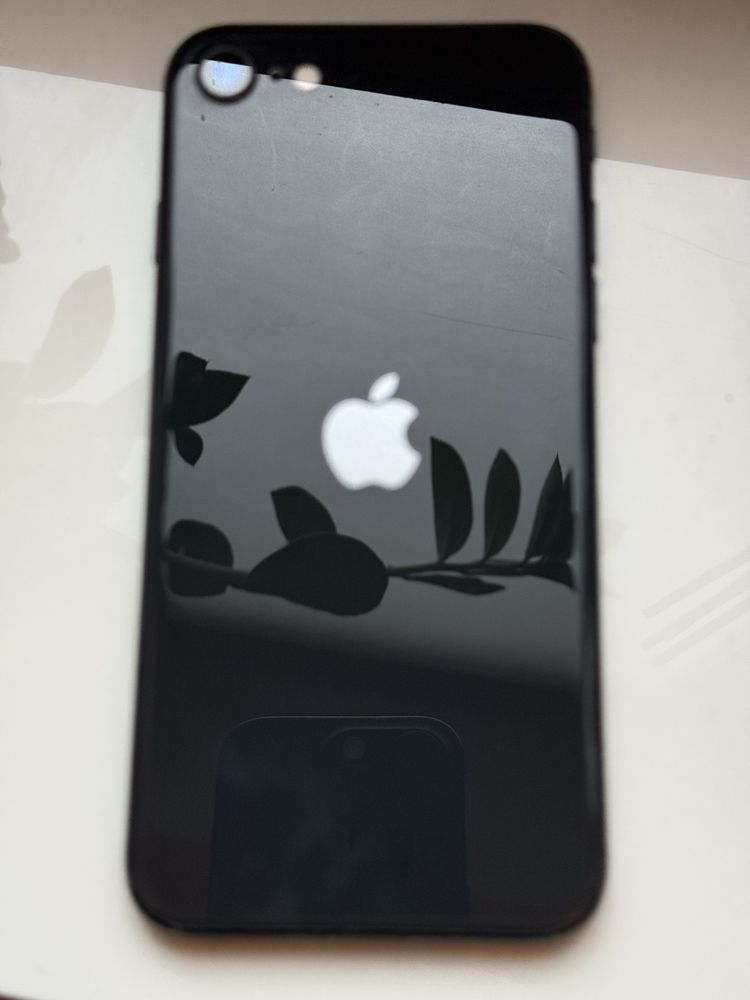 IPhone SE 2 - 64 GB, 2021 rok - stan bardzo dobry