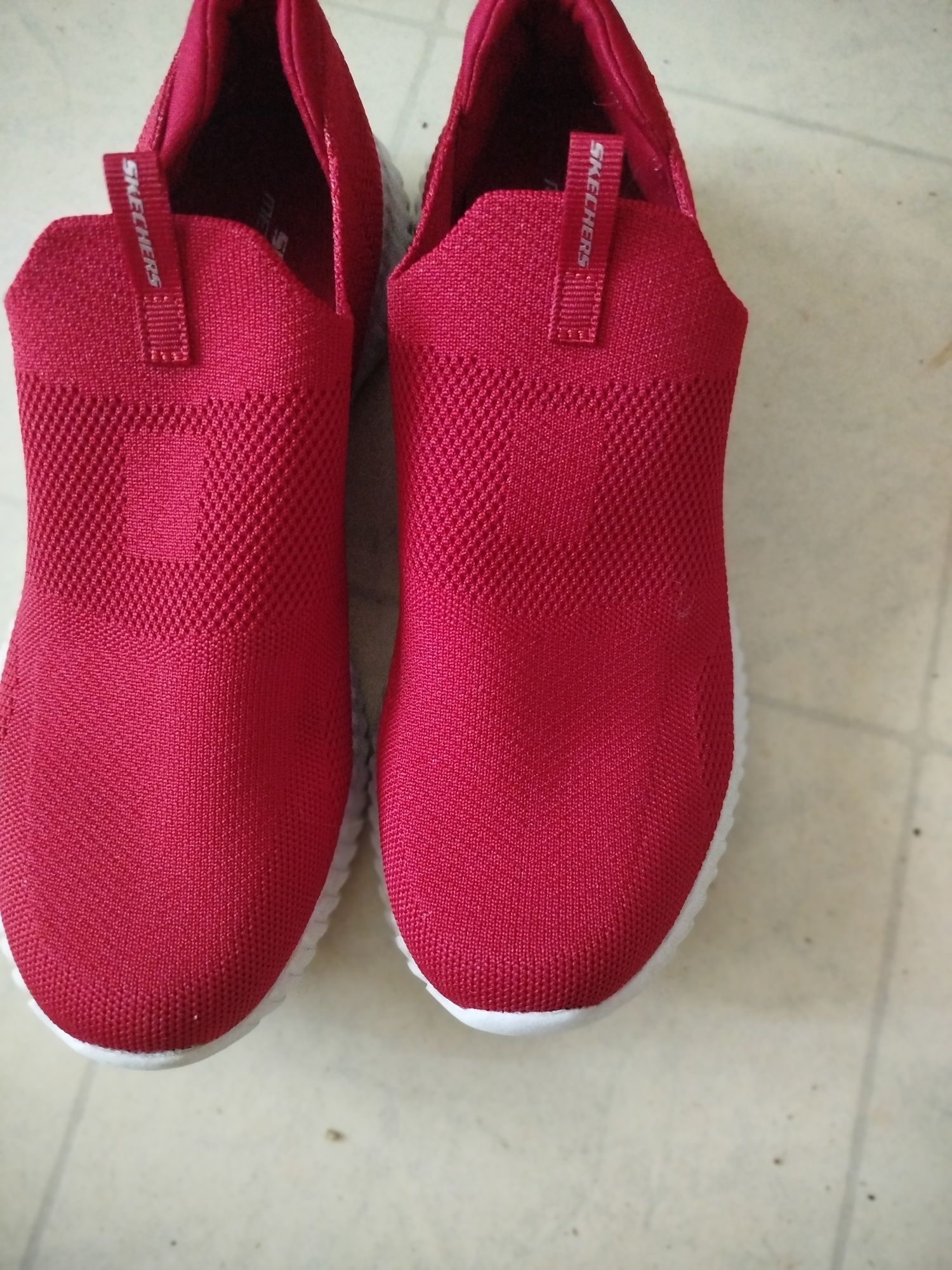 Продам кросівки skechers