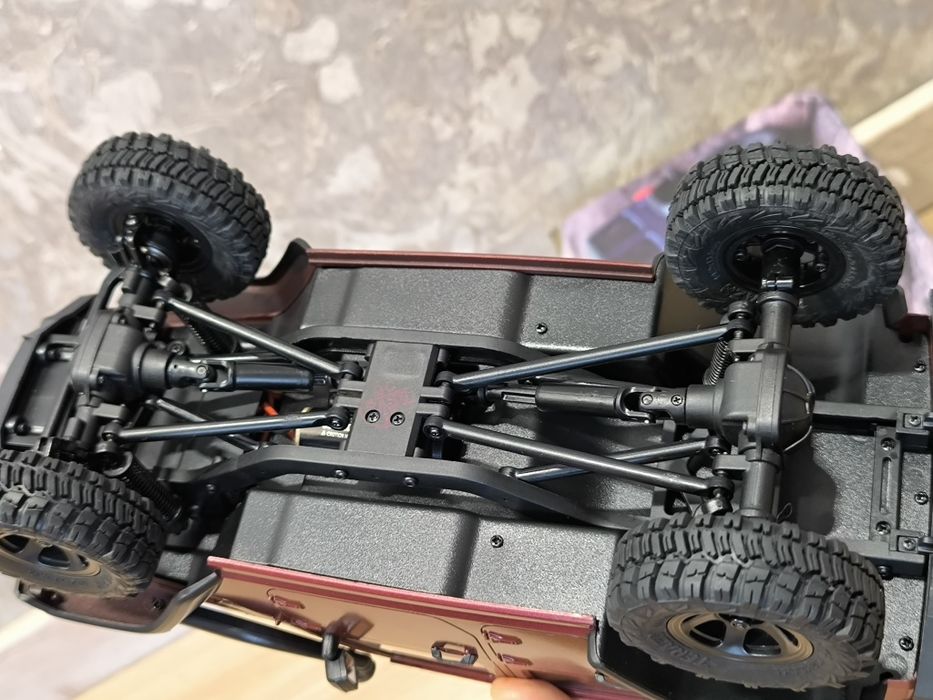 Машинка на радіокерованні jeep 1/18