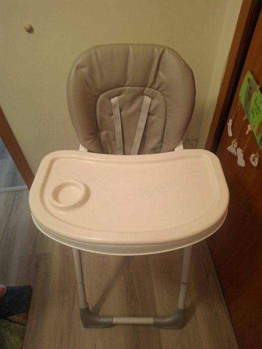 Cadeira de criança para comer