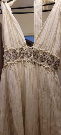 Sukienka Zara z dekoltem halter i błyszczącymi akcentami